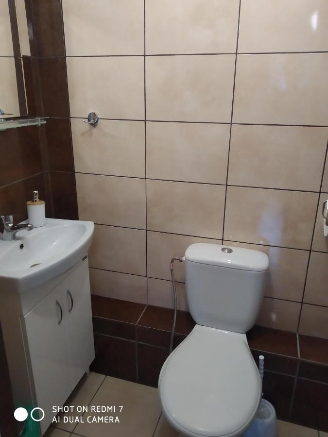 Konik Bar I Pokoje Goscinne カディニ エクステリア 写真